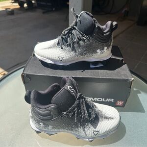 Under Armor Spotlight RM 2.0 Jr. Football Cleats Boys Size 2y